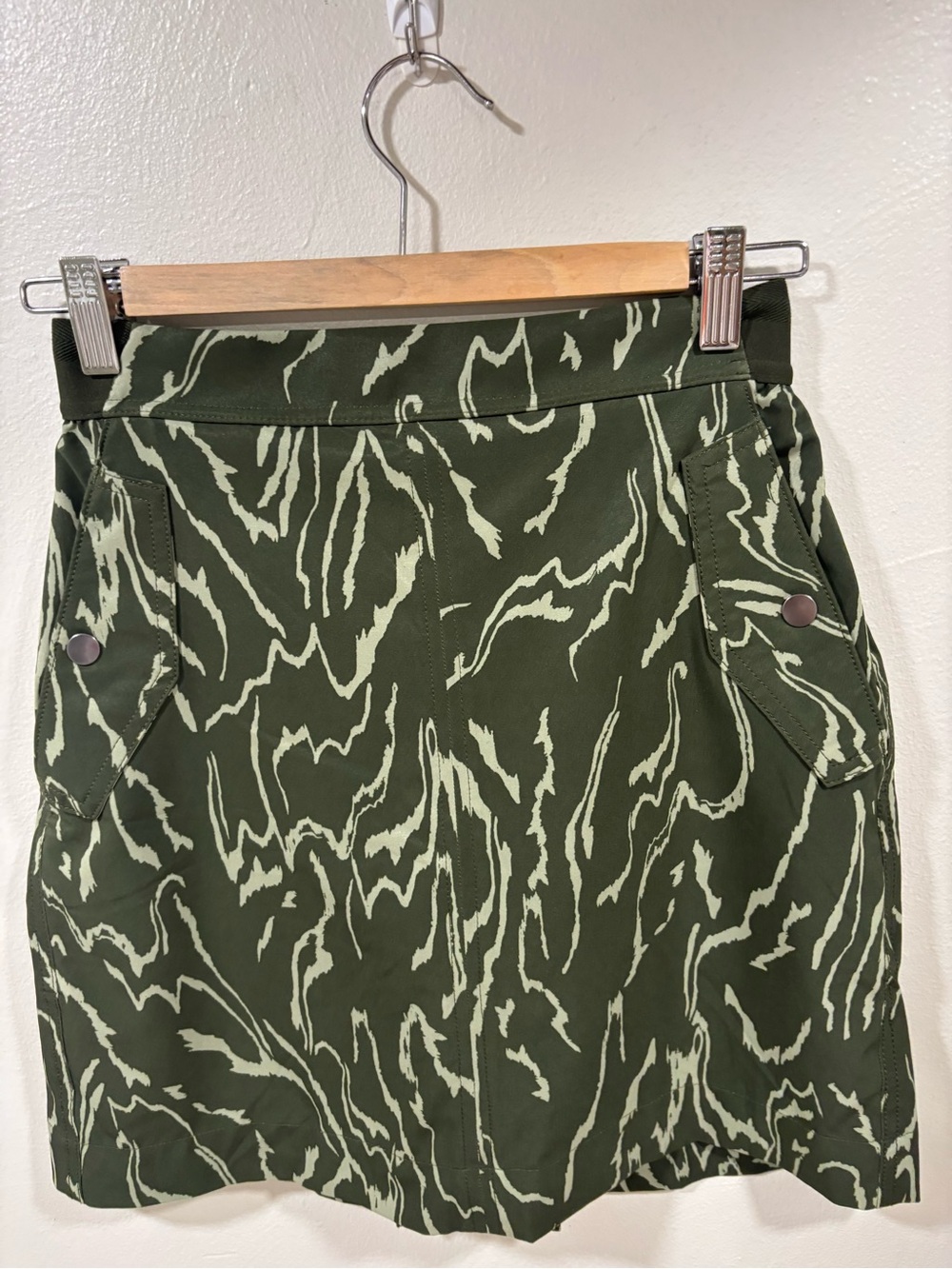 Athleta Olive Green Camo-Print Skort
Size 0